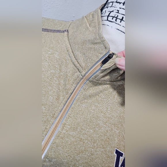 Knights Apparel Washington Huskies UW Purple Gold 1/4 Zip Thumb Hole Shirt Sz L - Picture 4 of 14